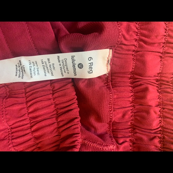 Lululemon Hotty Hot low rise 2.5” - Picture 3 of 3